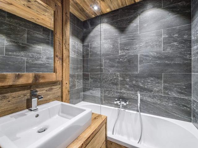 Cozy Duplex in Megève: 4 Bedrooms, Balcony, Fireplace, Pool, Tennis, 2km from Mont d'Arbois Lift FR-1-453-25 - Megève