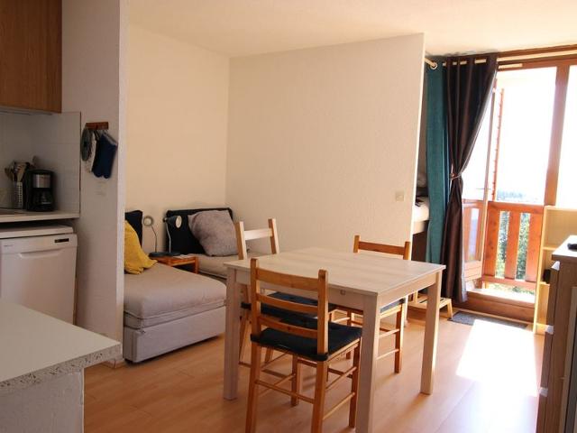 Sunny Studio Near Slopes with Balcony, Fully-Equipped Kitchen and Ski Locker FR-1-340-199 - Chamrousse