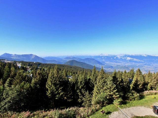 Sunny Studio Near Slopes with Balcony, Fully-Equipped Kitchen and Ski Locker FR-1-340-199 - Chamrousse