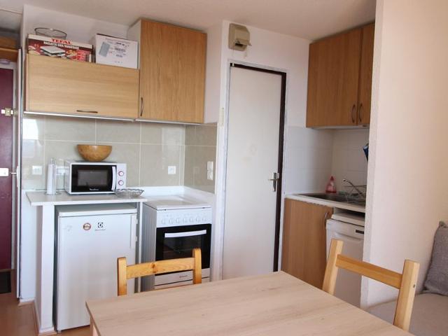 Sunny Studio Near Slopes with Balcony, Fully-Equipped Kitchen and Ski Locker FR-1-340-199 - Chamrousse
