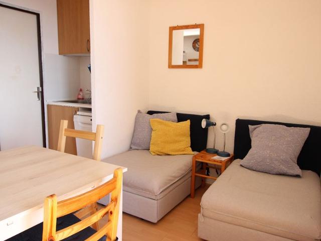Sunny Studio Near Slopes with Balcony, Fully-Equipped Kitchen and Ski Locker FR-1-340-199 - Chamrousse