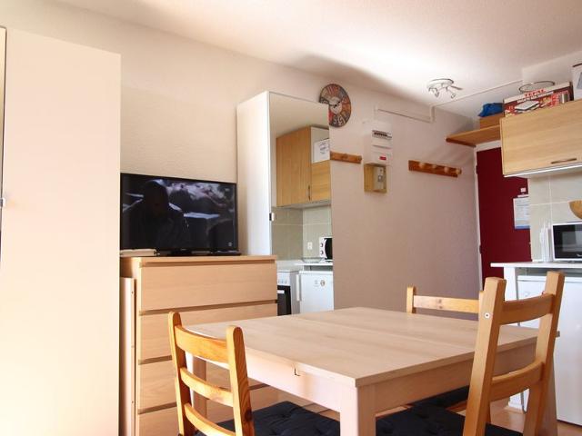 Sunny Studio Near Slopes with Balcony, Fully-Equipped Kitchen and Ski Locker FR-1-340-199 - Chamrousse