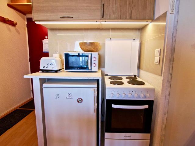 Sunny Studio Near Slopes with Balcony, Fully-Equipped Kitchen and Ski Locker FR-1-340-199 - Chamrousse