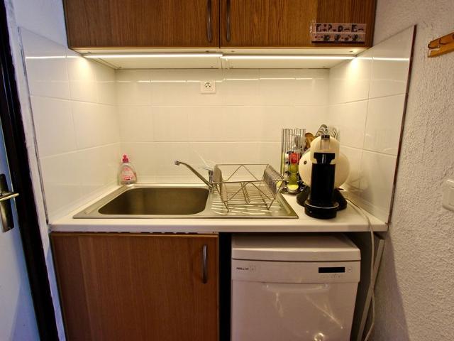 Sunny Studio Near Slopes with Balcony, Fully-Equipped Kitchen and Ski Locker FR-1-340-199 - Chamrousse