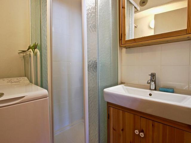 Sunny Studio Near Slopes with Balcony, Fully-Equipped Kitchen and Ski Locker FR-1-340-199 - Chamrousse