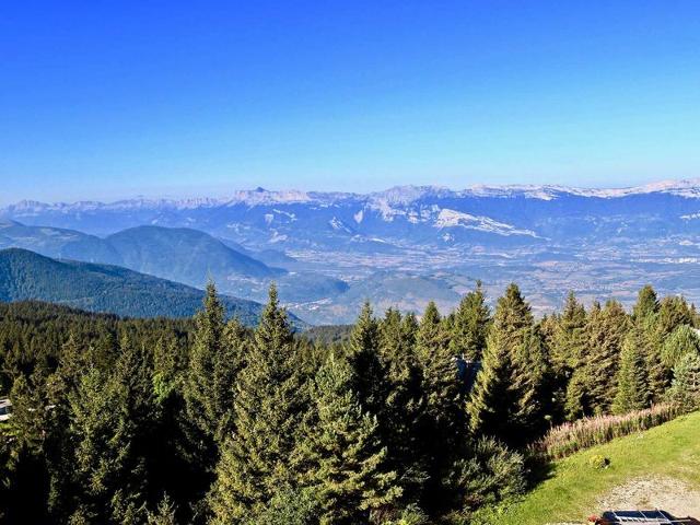 Sunny Studio Near Slopes with Balcony, Fully-Equipped Kitchen and Ski Locker FR-1-340-199 - Chamrousse