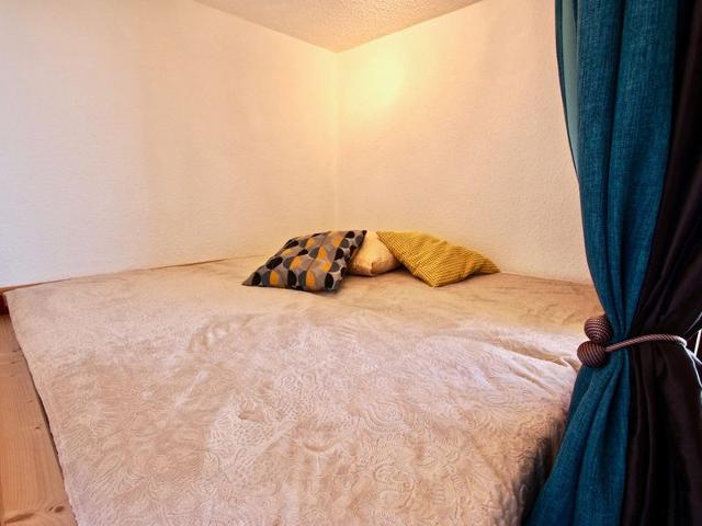 Sunny Studio Near Slopes with Balcony, Fully-Equipped Kitchen and Ski Locker FR-1-340-199 - Chamrousse