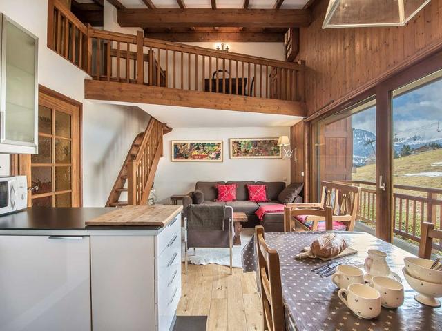 Cozy 2-Bedroom Apartment in Megève - South-Facing Balcony, Near Lift, Parking, Pet-Friendly FR-1-453-38 - Megève