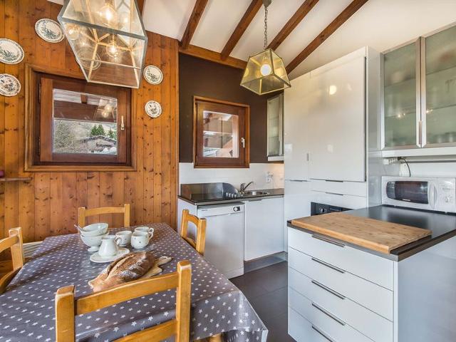 Cozy 2-Bedroom Apartment in Megève - South-Facing Balcony, Near Lift, Parking, Pet-Friendly FR-1-453-38 - Megève