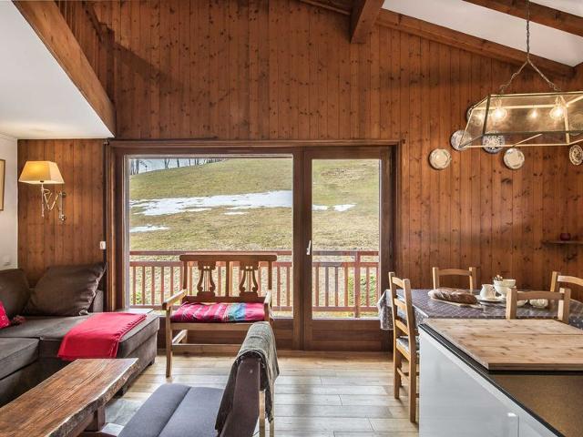 Cozy 2-Bedroom Apartment in Megève - South-Facing Balcony, Near Lift, Parking, Pet-Friendly FR-1-453-38 - Megève
