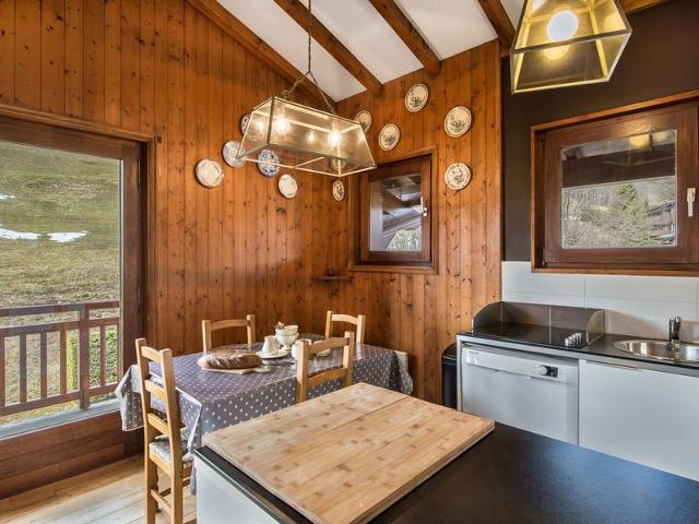Cozy 2-Bedroom Apartment in Megève - South-Facing Balcony, Near Lift, Parking, Pet-Friendly FR-1-453-38 - Megève