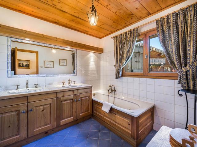 Spacious 4-Bedroom Apartment Near Jaillet Gondola with Balconies and Modern Amenities FR-1-453-11 - Megève
