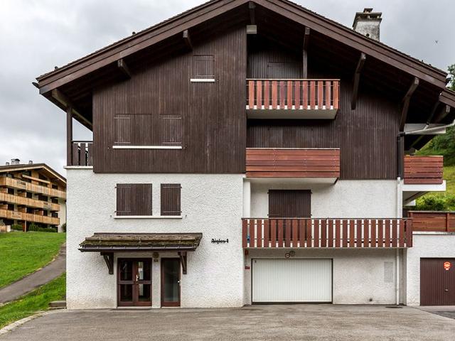 Perfect Alpine Getaway: 2BR Apt, Village Centre, Close to Trails FR-1-437-55 - La Clusaz