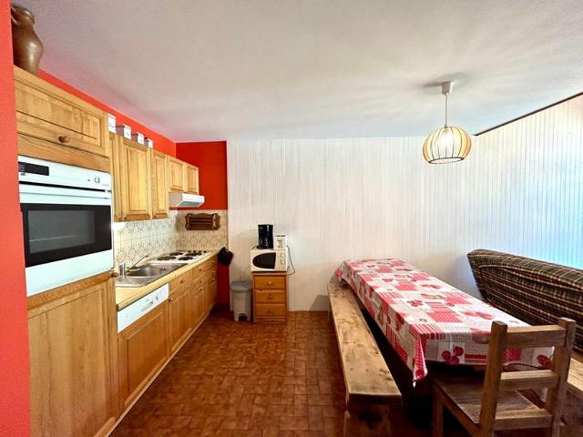 Perfect Alpine Getaway: 2BR Apt, Village Centre, Close to Trails FR-1-437-55 - La Clusaz