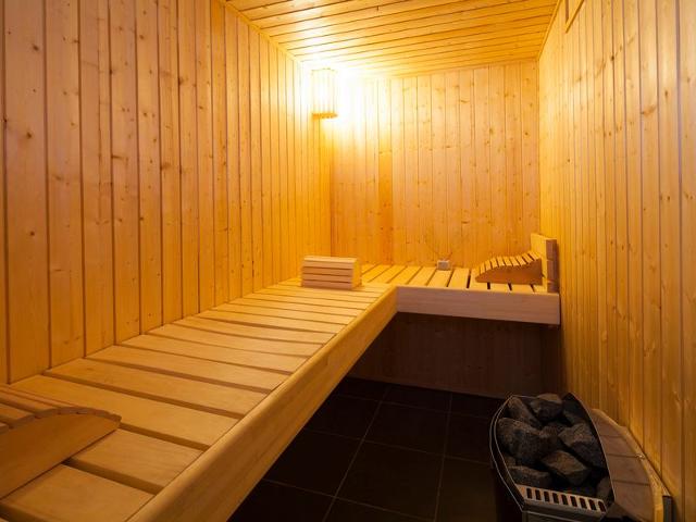 5-Bedroom Chalet, Sauna, Norwegian Bath, Wifi, Sleeps 12 in La Clusaz FR-1-437-57 - La Clusaz
