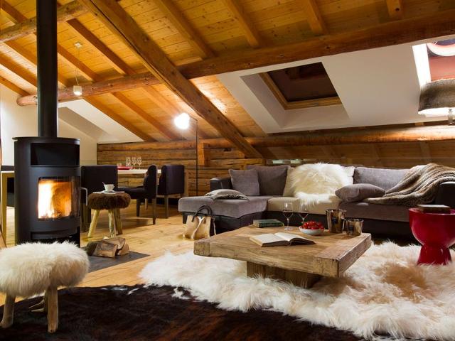 5-Bedroom Chalet, Sauna, Norwegian Bath, Wifi, Sleeps 12 in La Clusaz FR-1-437-57 - La Clusaz