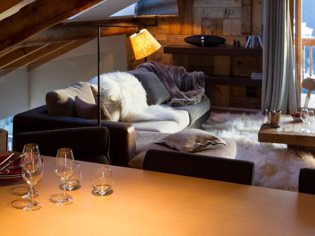 5-Bedroom Chalet, Sauna, Norwegian Bath, Wifi, Sleeps 12 in La Clusaz FR-1-437-57 - La Clusaz
