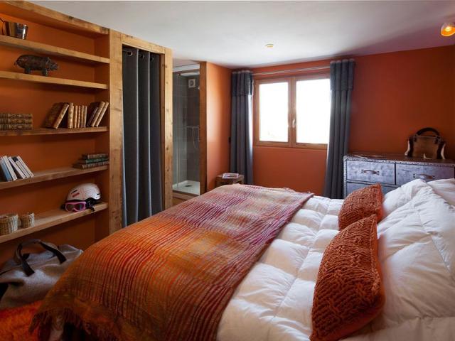 5-Bedroom Chalet, Sauna, Norwegian Bath, Wifi, Sleeps 12 in La Clusaz FR-1-437-57 - La Clusaz