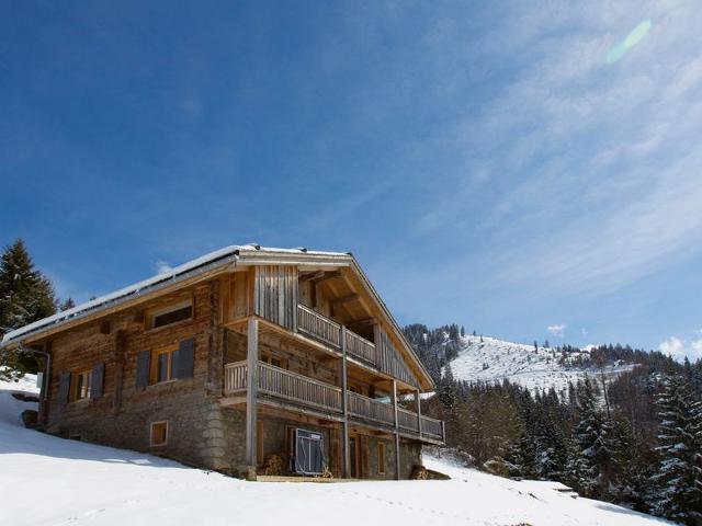 5-Bedroom Chalet, Sauna, Norwegian Bath, Wifi, Sleeps 12 in La Clusaz FR-1-437-57 - La Clusaz
