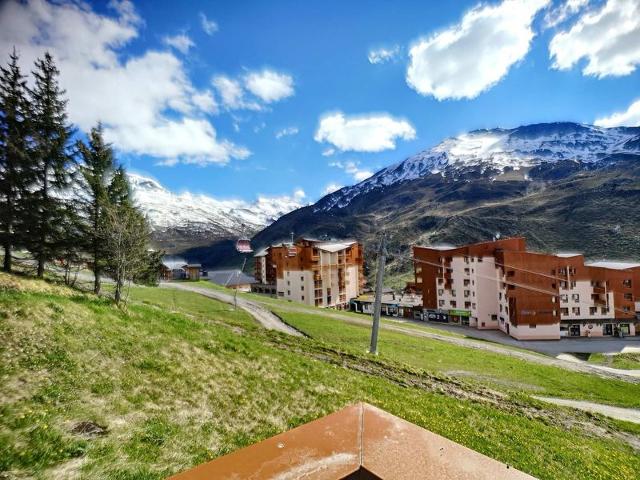 Charming 2-Room Cabin for 6, Ski-in/Ski-out, South-Facing Balcony, Beautiful Views, Parking Included FR-1-178-325 - Les Menuires Reberty 1850