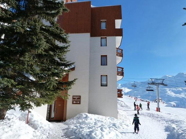 Charming 2-Room Cabin for 6, Ski-in/Ski-out, South-Facing Balcony, Beautiful Views, Parking Included FR-1-178-325 - Les Menuires Reberty 1850