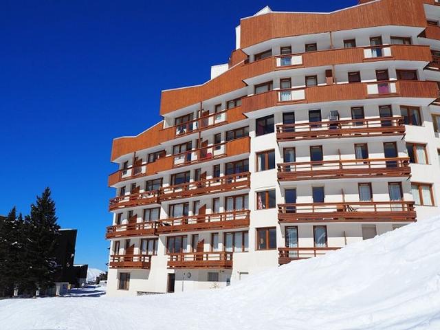 Charming 2-Room Cabin for 6, Ski-in/Ski-out, South-Facing Balcony, Beautiful Views, Parking Included FR-1-178-325 - Les Menuires Reberty 1850