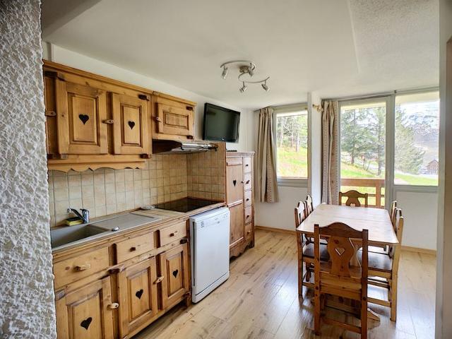 Charming 2-Room Cabin for 6, Ski-in/Ski-out, South-Facing Balcony, Beautiful Views, Parking Included FR-1-178-325 - Les Menuires Reberty 1850