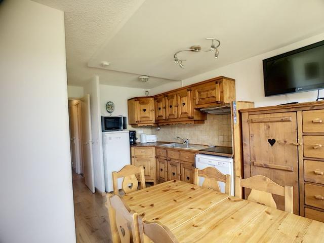 Charming 2-Room Cabin for 6, Ski-in/Ski-out, South-Facing Balcony, Beautiful Views, Parking Included FR-1-178-325 - Les Menuires Reberty 1850