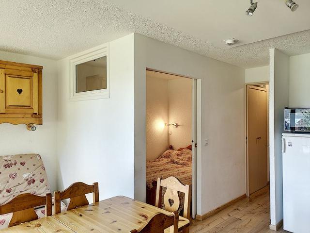 Charming 2-Room Cabin for 6, Ski-in/Ski-out, South-Facing Balcony, Beautiful Views, Parking Included FR-1-178-325 - Les Menuires Reberty 1850