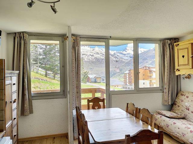 Charming 2-Room Cabin for 6, Ski-in/Ski-out, South-Facing Balcony, Beautiful Views, Parking Included FR-1-178-325 - Les Menuires Reberty 1850