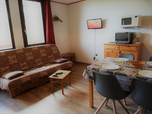 Studio cabin for 4 in Les Menuires, ski-in/ski-out, balcony, free parking, near shops FR-1-178-293 - Les Menuires Bruyères