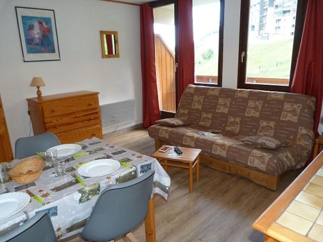 Studio cabin for 4 in Les Menuires, ski-in/ski-out, balcony, free parking, near shops FR-1-178-293 - Les Menuires Bruyères