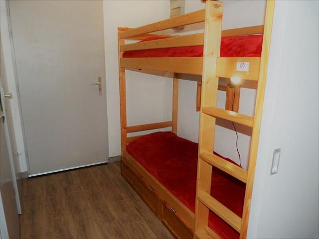 Studio cabin for 4 in Les Menuires, ski-in/ski-out, balcony, free parking, near shops FR-1-178-293 - Les Menuires Bruyères