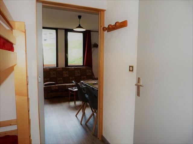 Studio cabin for 4 in Les Menuires, ski-in/ski-out, balcony, free parking, near shops FR-1-178-293 - Les Menuires Bruyères