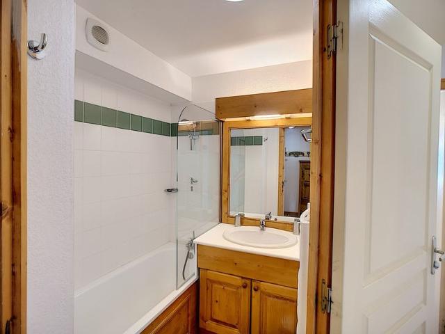 Les Valmonts - 3-Room Apartment, Sleeps 6, Ski-In/Ski-Out, South-West Balcony, Stunning Mountain View FR-1-178-319 - Les Menuires Bruyères