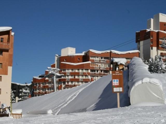 Cozy Alpine Apartment, Ski-In/Ski-Out, South-Facing Balcony, Great Views, Sleeps 6 FR-1-178-182 - Les Menuires Reberty 1850