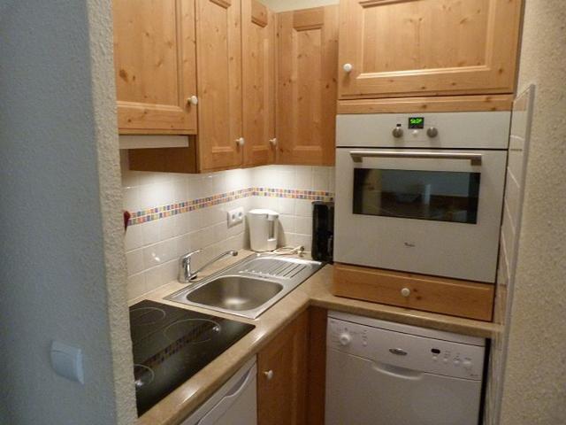 Cozy Alpine Apartment, Ski-In/Ski-Out, South-Facing Balcony, Great Views, Sleeps 6 FR-1-178-182 - Les Menuires Reberty 1850