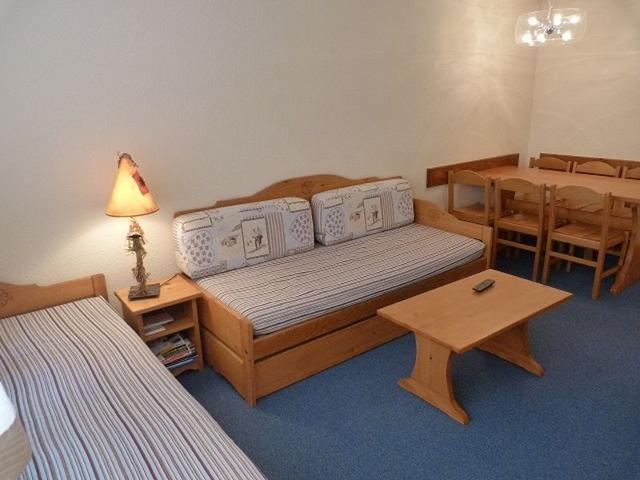 Cozy Alpine Apartment, Ski-In/Ski-Out, South-Facing Balcony, Great Views, Sleeps 6 FR-1-178-182 - Les Menuires Reberty 1850