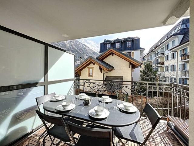 Chamonix - Central 64m² Apt for 6 with Mont Blanc View, Parking & Balcony FR-1-507-14 - Chamonix Centre