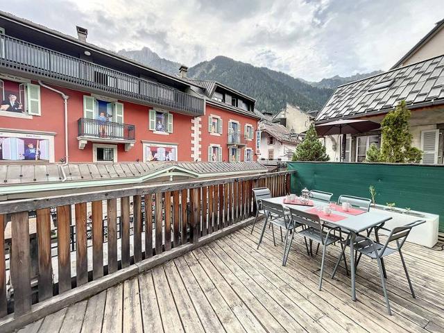Chamonix center: 2-bed apartment, terrace, 4-6 pax, near shops FR-1-507-16 - Chamonix Centre