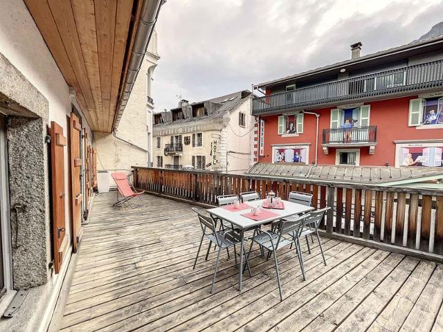 Chamonix center: 2-bed apartment, terrace, 4-6 pax, near shops FR-1-507-16 - Chamonix Centre