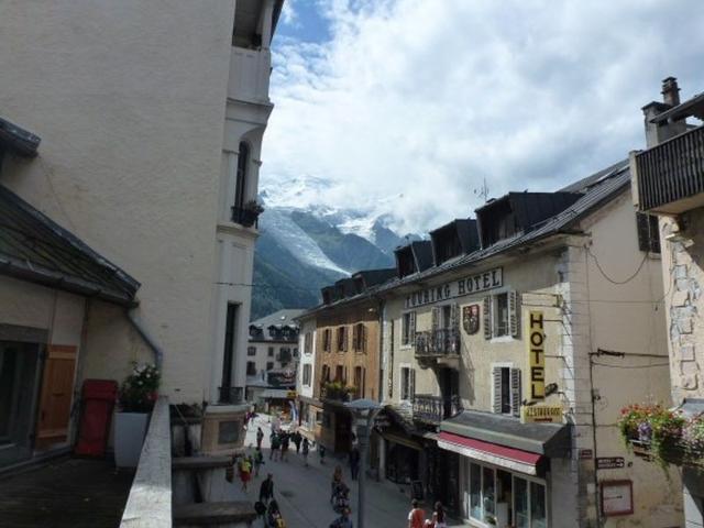 Chamonix center: 2-bed apartment, terrace, 4-6 pax, near shops FR-1-507-16 - Chamonix Centre