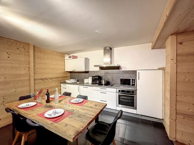 Chamonix center: 2-bed apartment, terrace, 4-6 pax, near shops FR-1-507-16 - Chamonix Centre