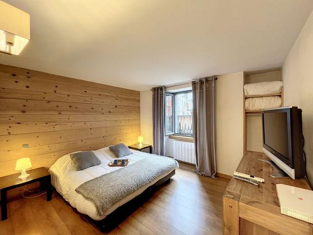 Chamonix center: 2-bed apartment, terrace, 4-6 pax, near shops FR-1-507-16 - Chamonix Centre
