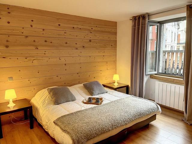 Chamonix center: 2-bed apartment, terrace, 4-6 pax, near shops FR-1-507-16 - Chamonix Centre