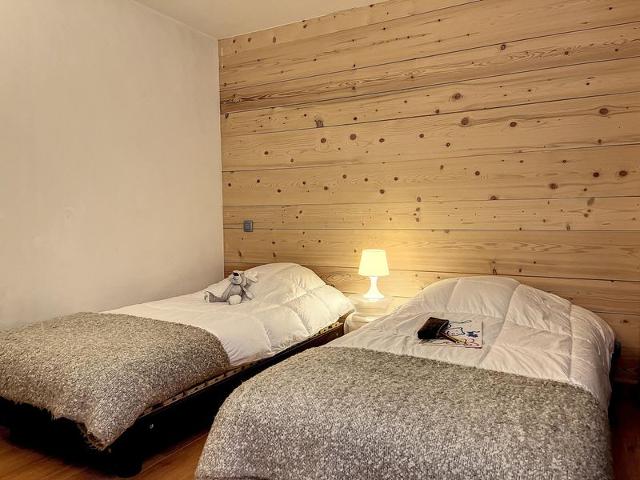 Chamonix center: 2-bed apartment, terrace, 4-6 pax, near shops FR-1-507-16 - Chamonix Centre