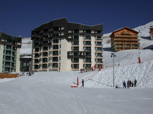 Renovated 1-bedroom apartment, south-facing balcony, ski-in/ski-out access FR-1-178-329 - Les Menuires Reberty 1850