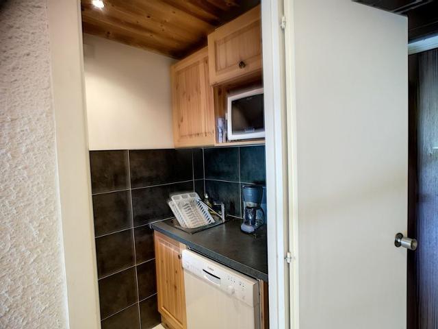 Renovated 1-bedroom apartment, south-facing balcony, ski-in/ski-out access FR-1-178-329 - Les Menuires Reberty 1850