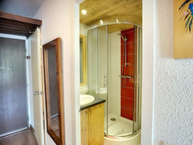 Renovated 1-bedroom apartment, south-facing balcony, ski-in/ski-out access FR-1-178-329 - Les Menuires Reberty 1850
