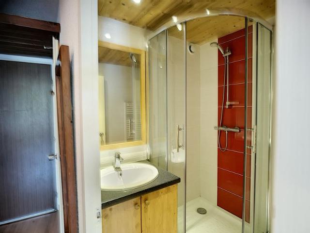 Renovated 1-bedroom apartment, south-facing balcony, ski-in/ski-out access FR-1-178-329 - Les Menuires Reberty 1850